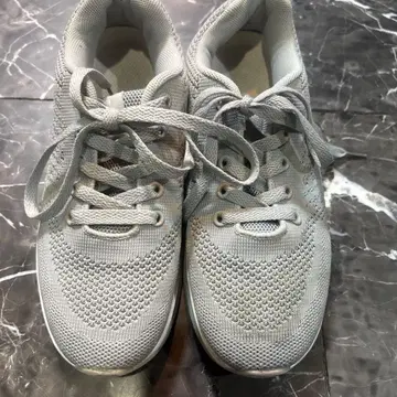 그레이 메쉬 러닝화