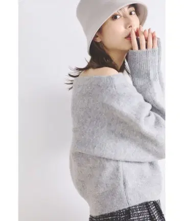 셀포드 그레이 오프숄더 니트 긴팔