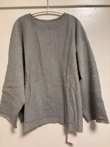 Our. (아워) 백 프린트 스웻셔츠 프론트 포켓 부착