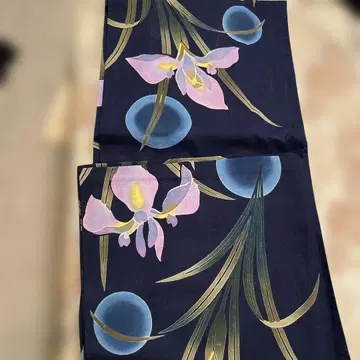 네이비 블루 유카타 보라색 꽃