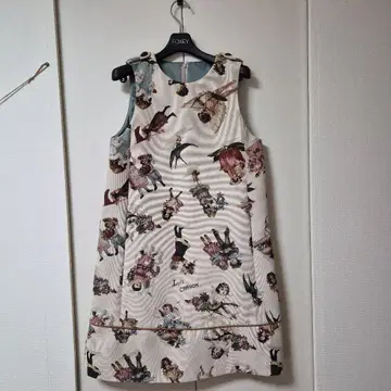 Lois Crayon 슬리브리스 무릎 기장 원피스