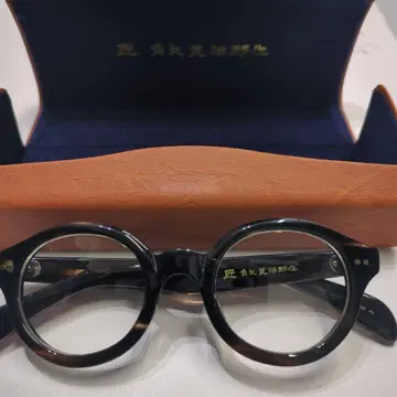 장인 카쿠야 진지로 셀룰로이드 프레임