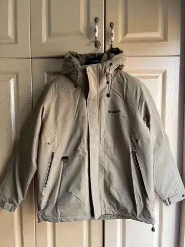 다운 자켓 베이지 후드 부착