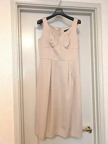 [ 새상품급 ] EPOCA 베이지 슬리브리스 드레스 40