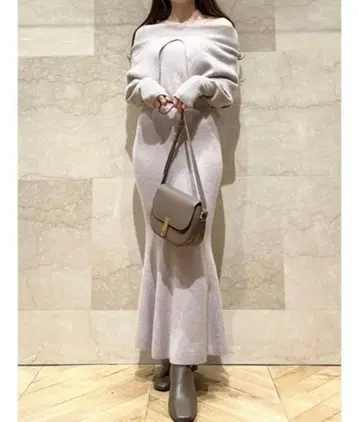 [ 새상품급 ] SNIDEL 슬릿 숄 오프숄더 원피스, 라이트 베이지