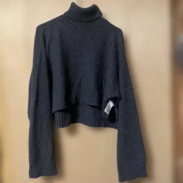 17HR 숏 기장 터틀넥 니트 그레이