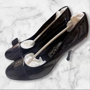 Ferragamo 블랙 리본 포함 하이힐 수납 가방 포함