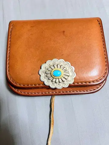 브라운 가죽 접이식 지갑 터콰이즈 장식
