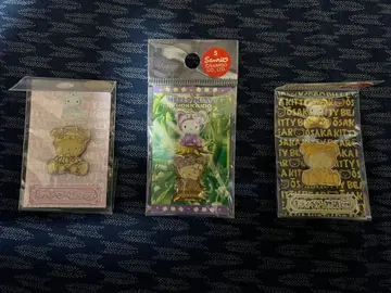 헬로키티 키티베어 이야기와 지역 한정 핀 배지 세트