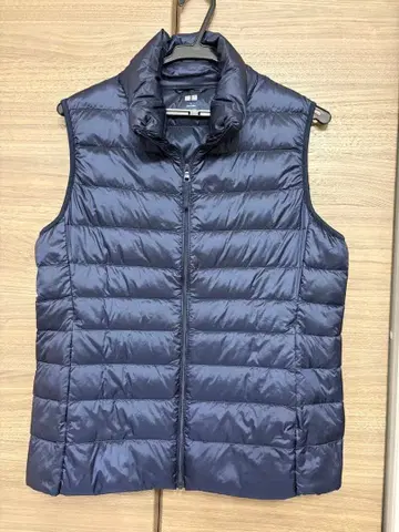 유니클로 여성용 사이즈 L 네이비 다운 베스트