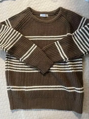 ALUXIA STAM 브라운 스트라이프 니트 스웨터