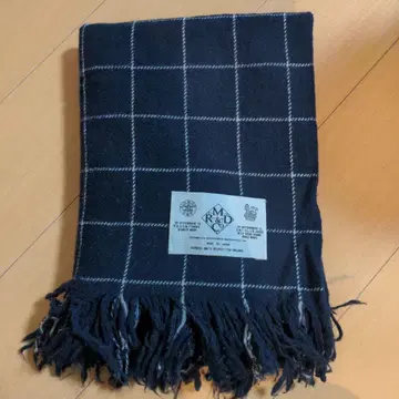 네이비 체크 무늬 스톨