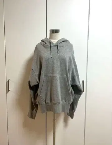 그레이 후드 부착 오버 사이즈 후드티