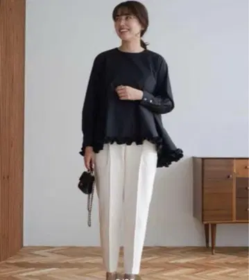 ohga 밑단 프릴 블라우스 블랙