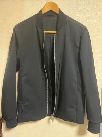 어태치먼트 카즈유키 쿠마가이 블랙 점퍼 블루종 MA-1