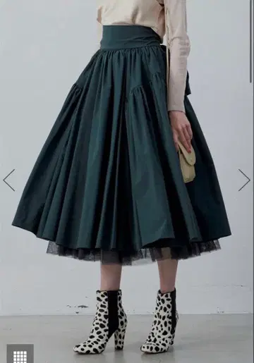 라벨에튀드 클래시컬 볼륨 스커트