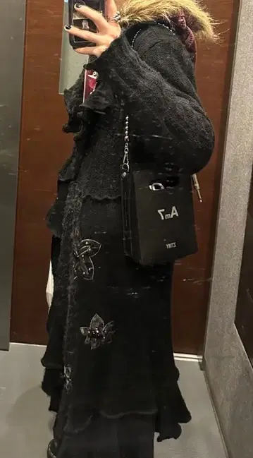 꽃 장식의 블랙 롱 가디건