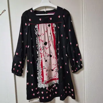 하트 무늬 무릎 기장 원피스