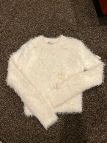 새상품급 ZARA 자라 니트 스웨터 화이트 꽃 완판