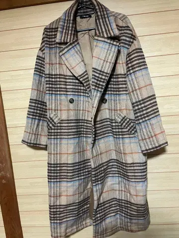 체크 무늬 더블 브레스트 롱 코트