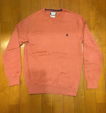 VOLCOM 스모키 오렌지 V넥 비대칭 스웨터 S 사이즈