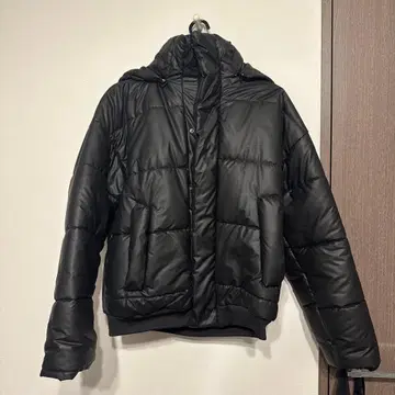 블랙 다운 자켓 후드 부착