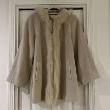 후드 부착 베이지 판초