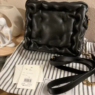 안야 힌드마치 큐브 숄더