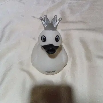 CONRAD 왕관 달린 오리 피규어