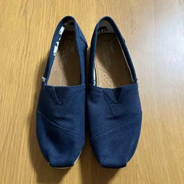 시착만 한 TOMS 슬립온 네이비 M8.5