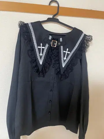 MARS 마즈 벨트 포함 크로스 자수 블라우스 블랙