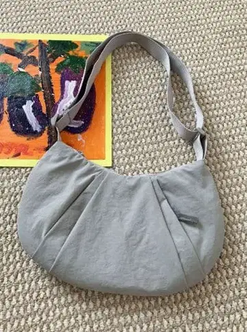 그레이 풀 아웃 디자인 숄더백