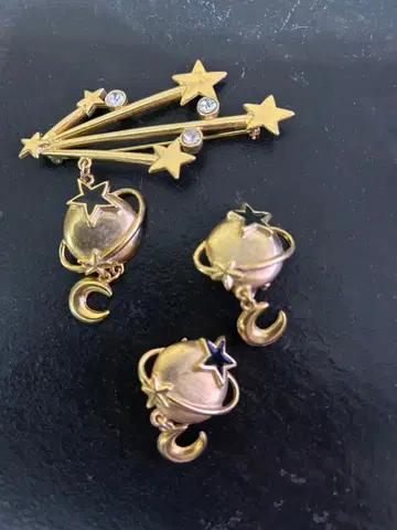 별과 혹성의 귀찌와 브로치 세트