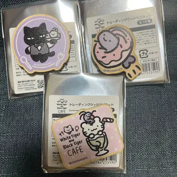 화이트 타이거와 블랙 타이거 콜라보 카페 우드 마그넷