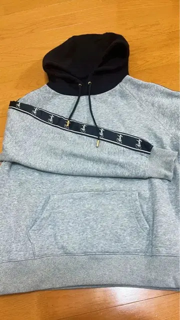 그레이/블랙 후드 부착 후드티