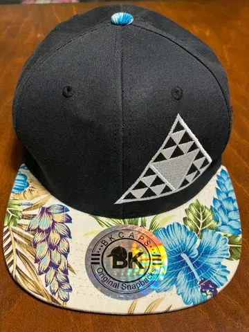 BK 플라워 무늬 스냅백 캡