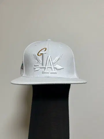 화이트 LA 엠블럼 스냅백 캡