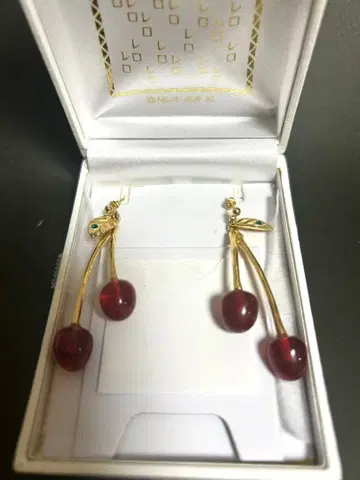 죠죠의 기묘한 귀걸이 체리형