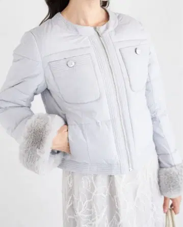 라이트 그레이 퍼 다운 자켓