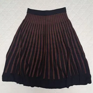 [ 택 포함 ] &LOVE 라인 그라데이션의 페미닌 니트 스커트 LL