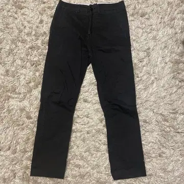 [ BEAMS 백명품 ] 블랙 테이퍼드 치노 팬츠