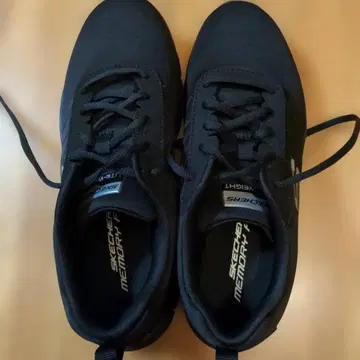 SKECHERS 메모리폼 블랙 스니커즈
