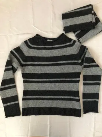 23구 그레이와 블랙 스트라이프 니트 스웨터 머플러 포함