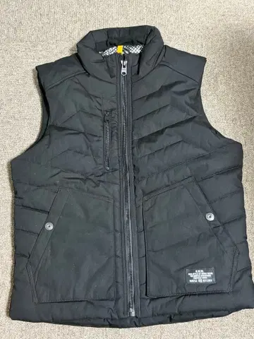 BURTLE 블랙 다운 베스트