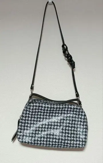 아리파 M 하운드투스 패턴 블랙 x 화이트