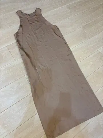 스터링 루어 핑크 베이지 골드 계열 롱 원피스