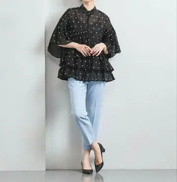 유나이티드 애로우즈 불규칙 셔링 자카드 블라우스 6SL