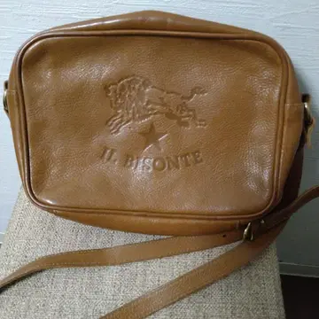 일비종떼 빅 로고 가죽 숄더백