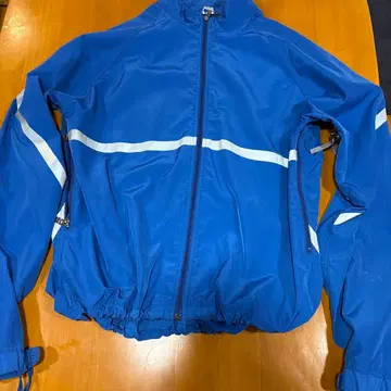 파란색 나일론 자켓