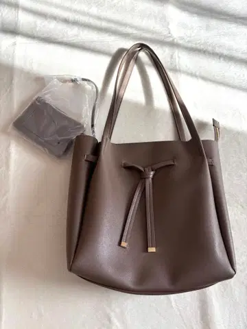 새상품 글로벌 워크 브라운 토트백 출퇴근 A4 파우치 포함 숄더